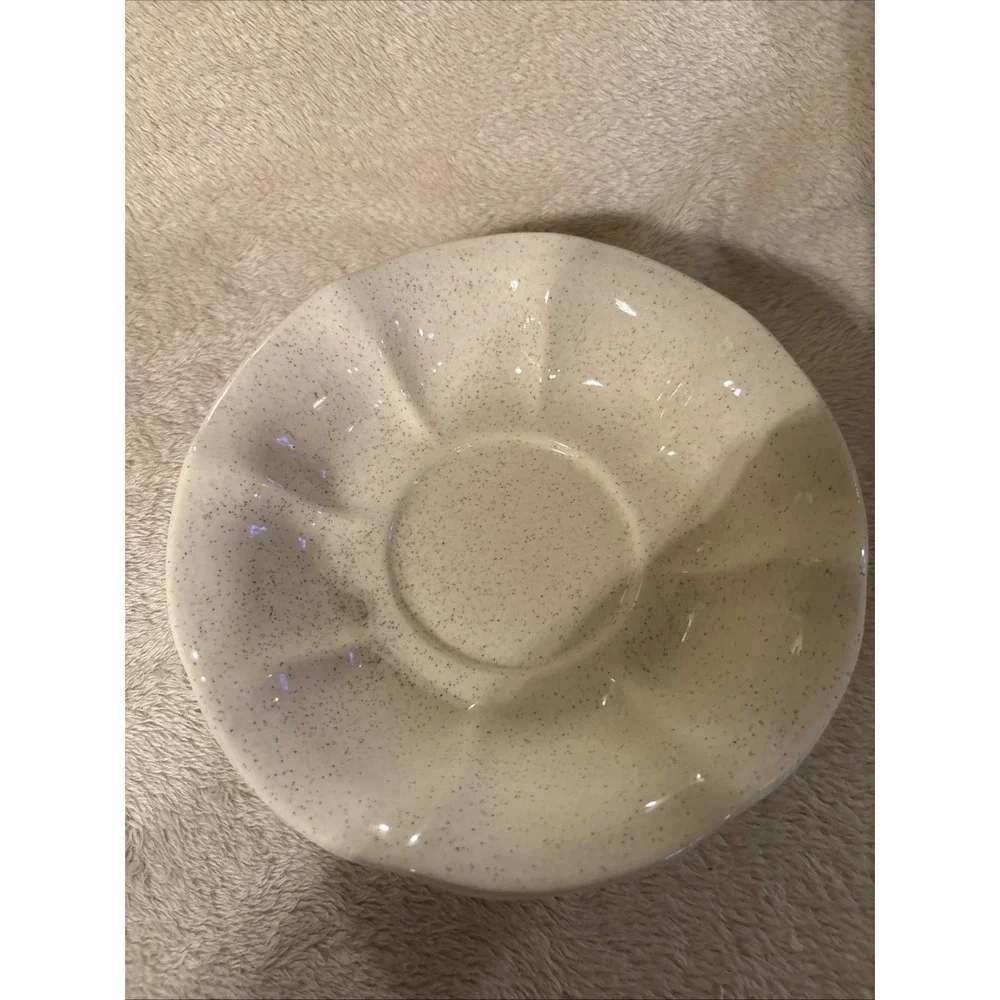 McCoy Pottery USA Wash Basin Bowl Scalloped Edge Creamy Speckled White Glaze